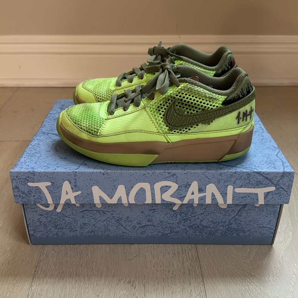 NIKE kids Ja 1 Halloween Zombie size 2Y